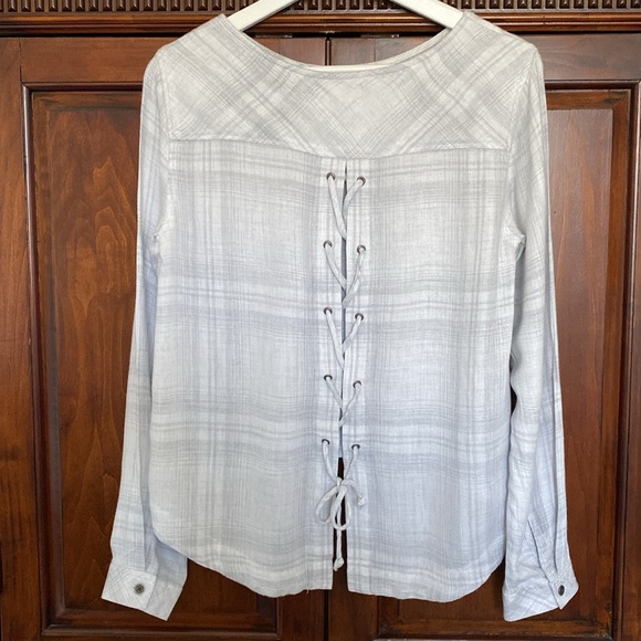Anthropologie Tops - Anthropologie Cloth & Stone lace up back blouse soft grey plaid long sleeve S